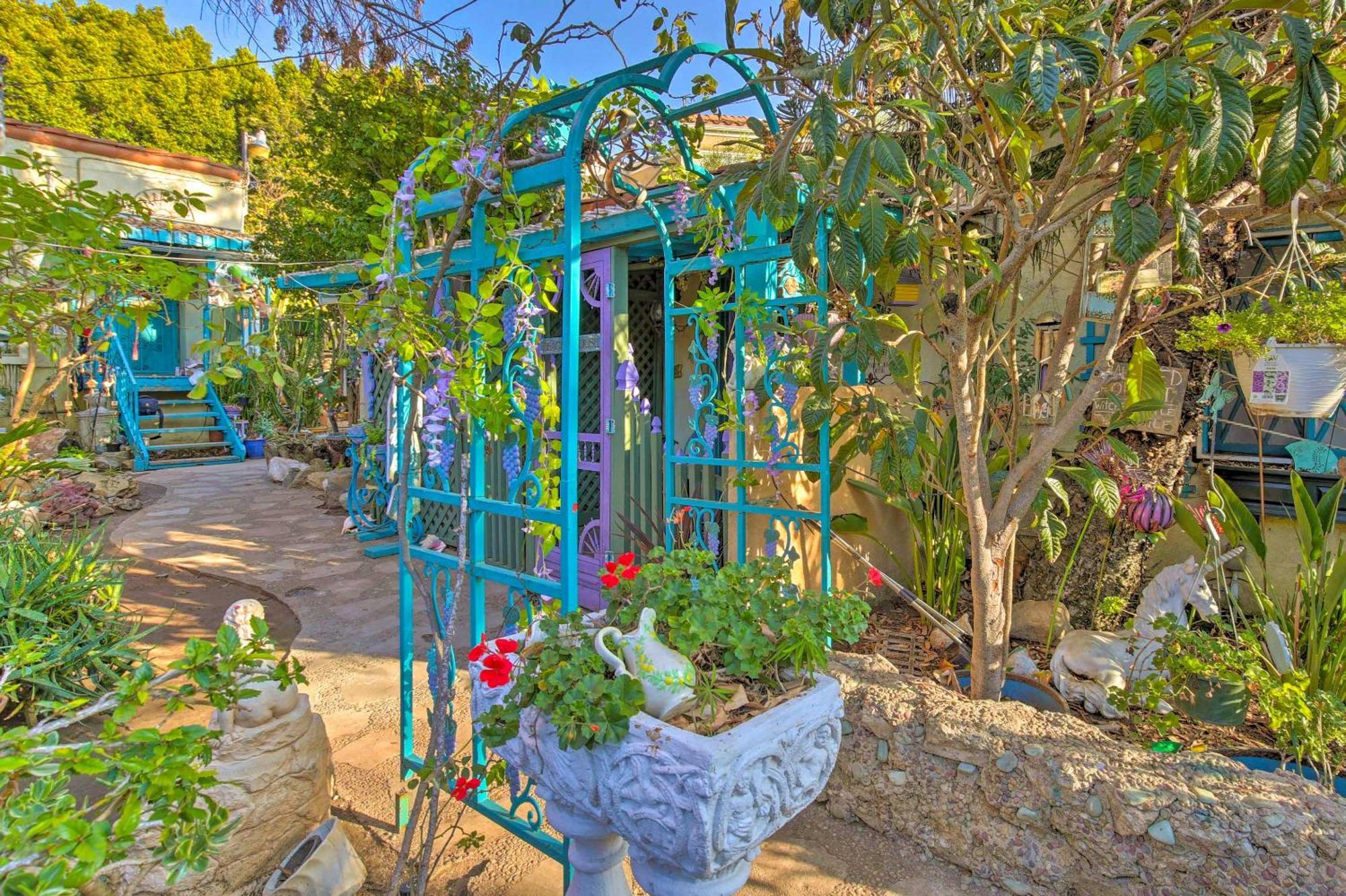 Beautiful Flower Garden Cottage Los Angeles Exterior photo